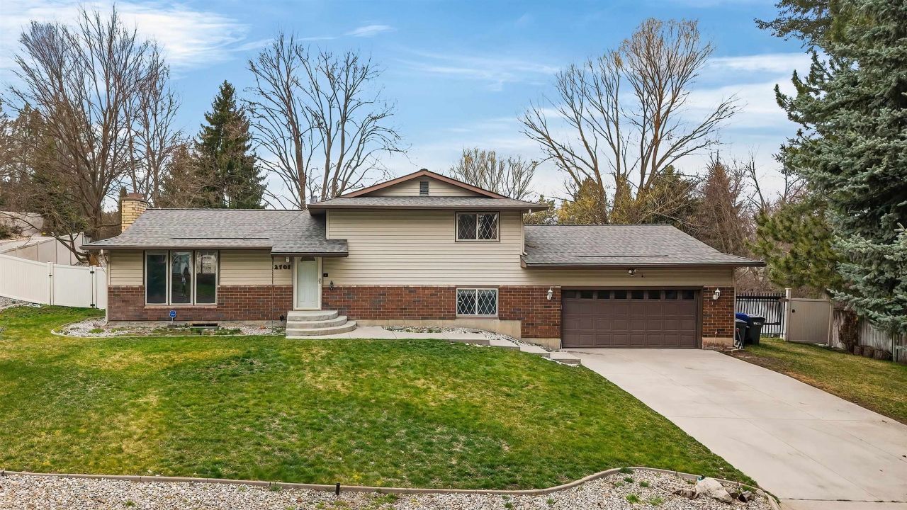 2707 E Player Dr, Spokane, WA 99223 Main Photo