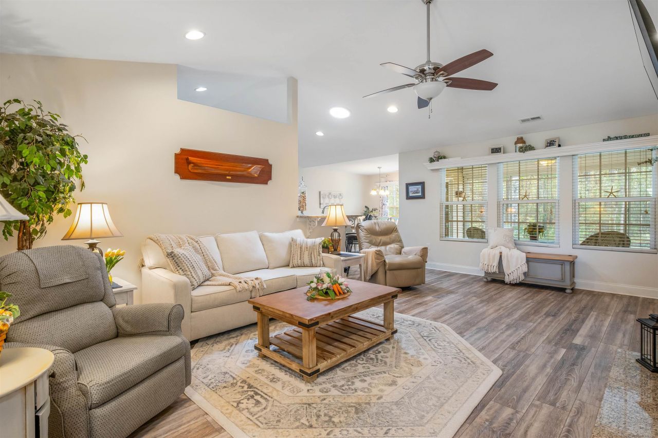 524 Shea Loop Photo 7