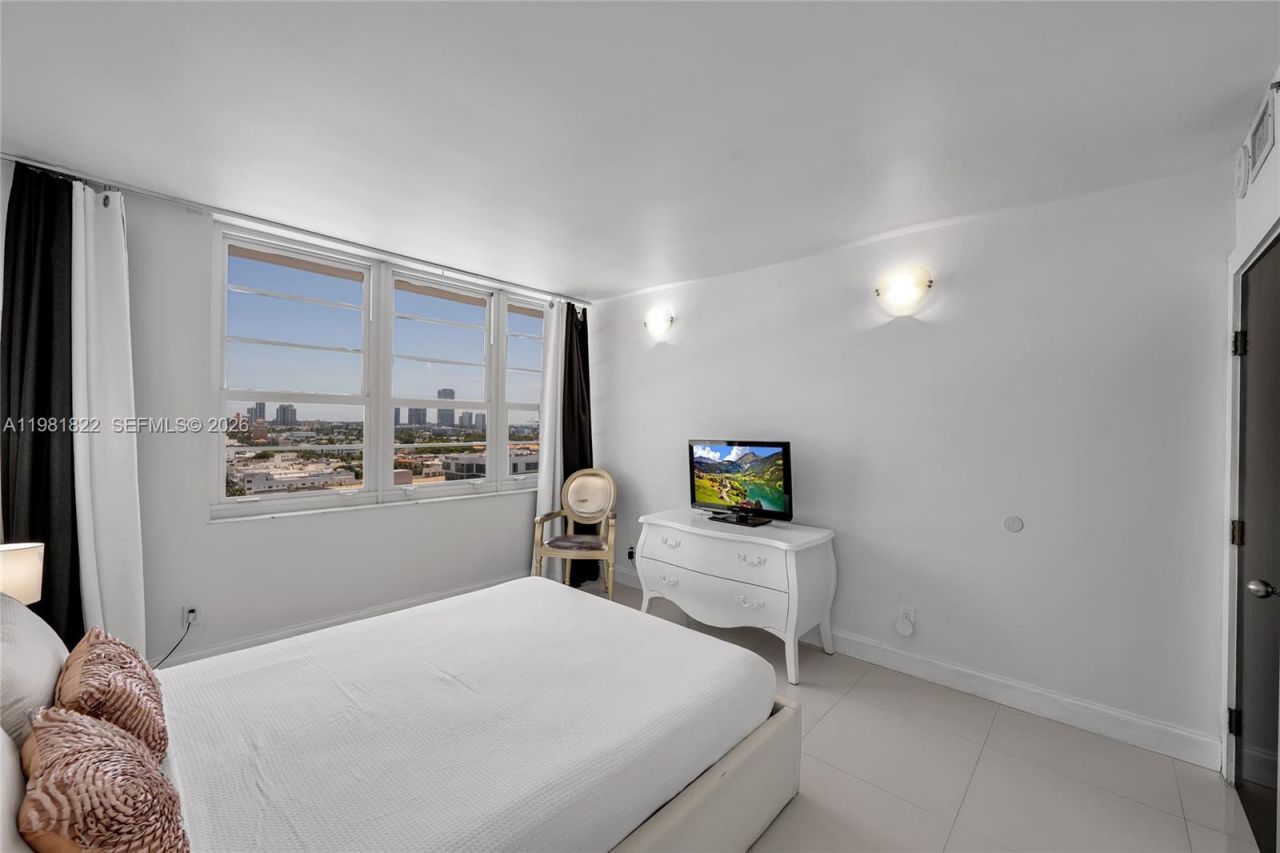 100 Lincoln Rd, Unit 1511, Miami Beach, FL 33139 Photo