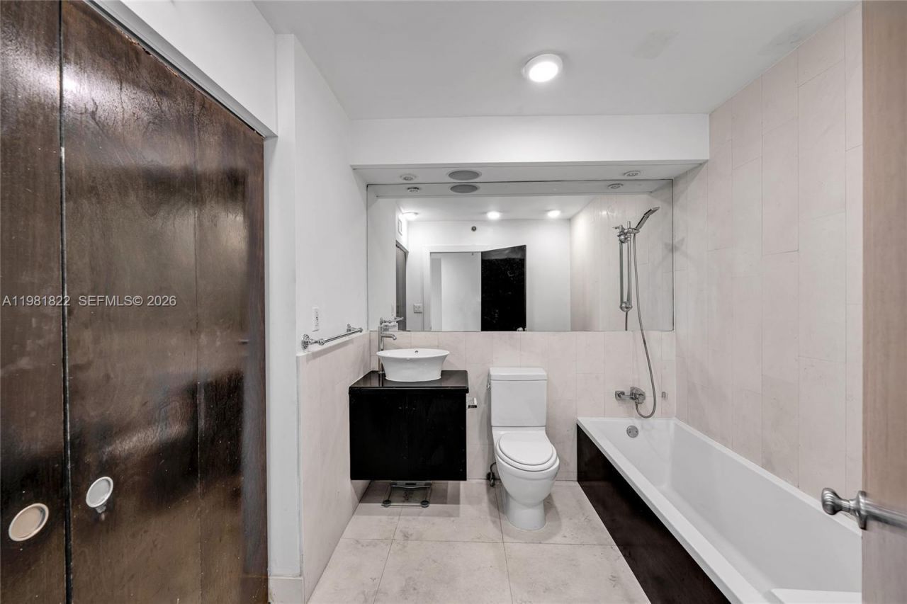 100 Lincoln Rd, Unit 1511, Miami Beach, FL 33139 Photo