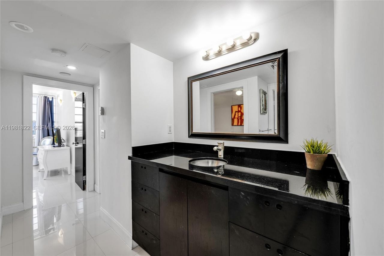 100 Lincoln Rd, Unit 1511, Miami Beach, FL 33139 Photo