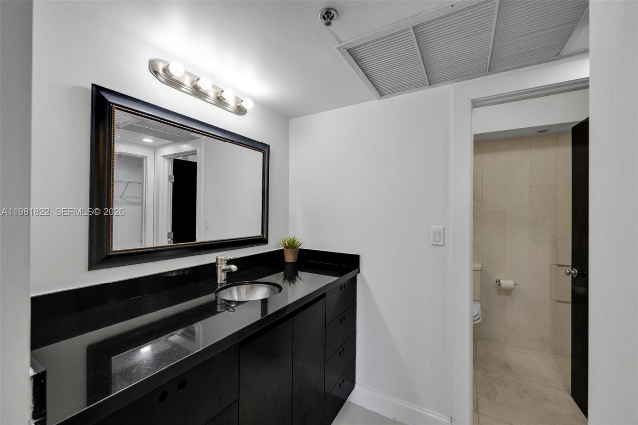 100 Lincoln Rd, Unit 1511, Miami Beach, FL 33139 Photo