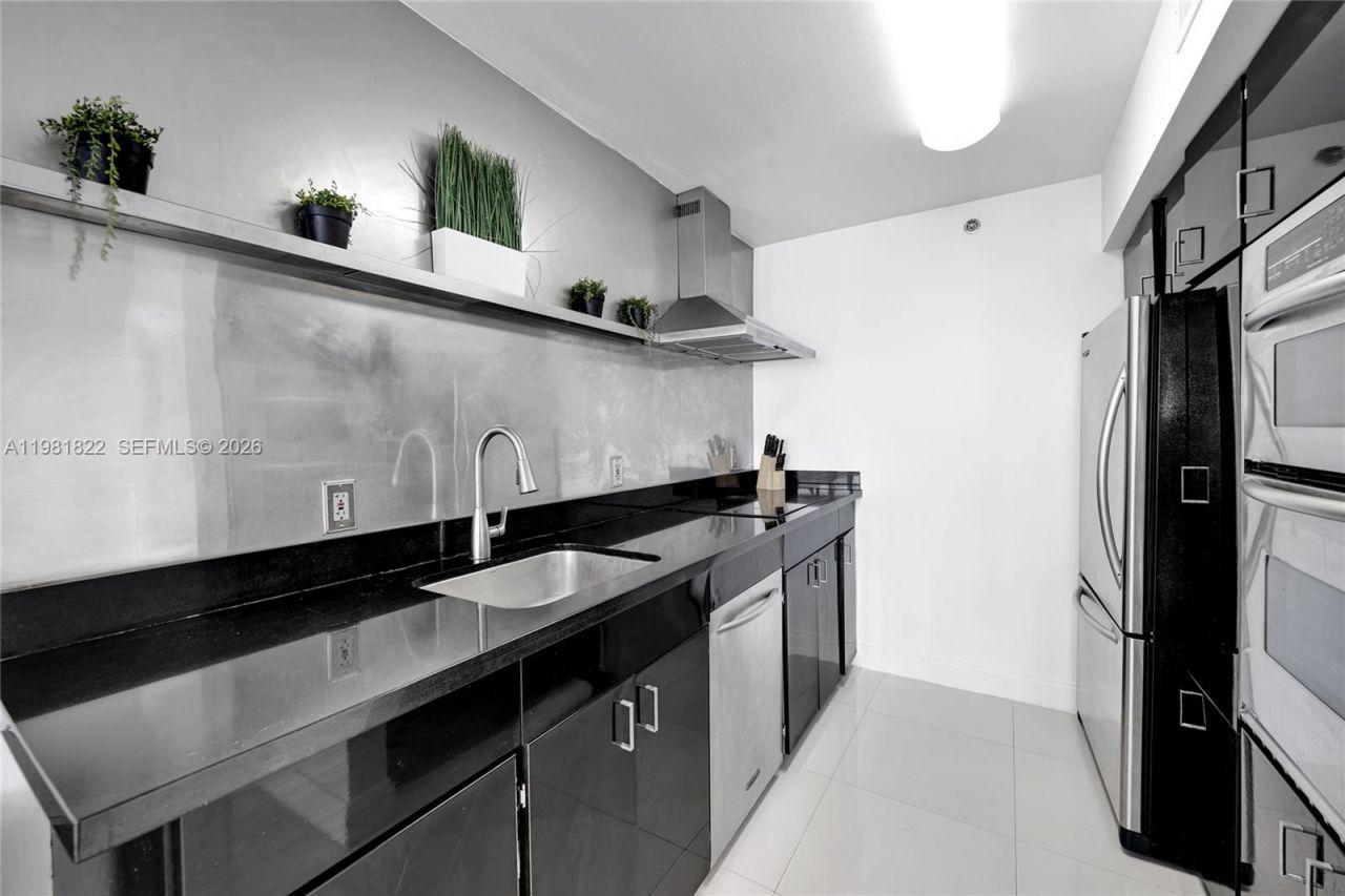 100 Lincoln Rd, Unit 1511, Miami Beach, FL 33139 Photo