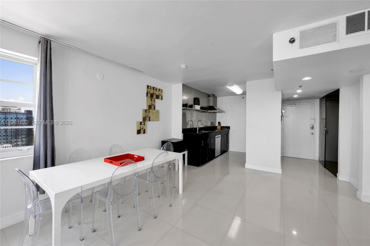 100 Lincoln Rd, Unit 1511, Miami Beach, FL 33139 Photo