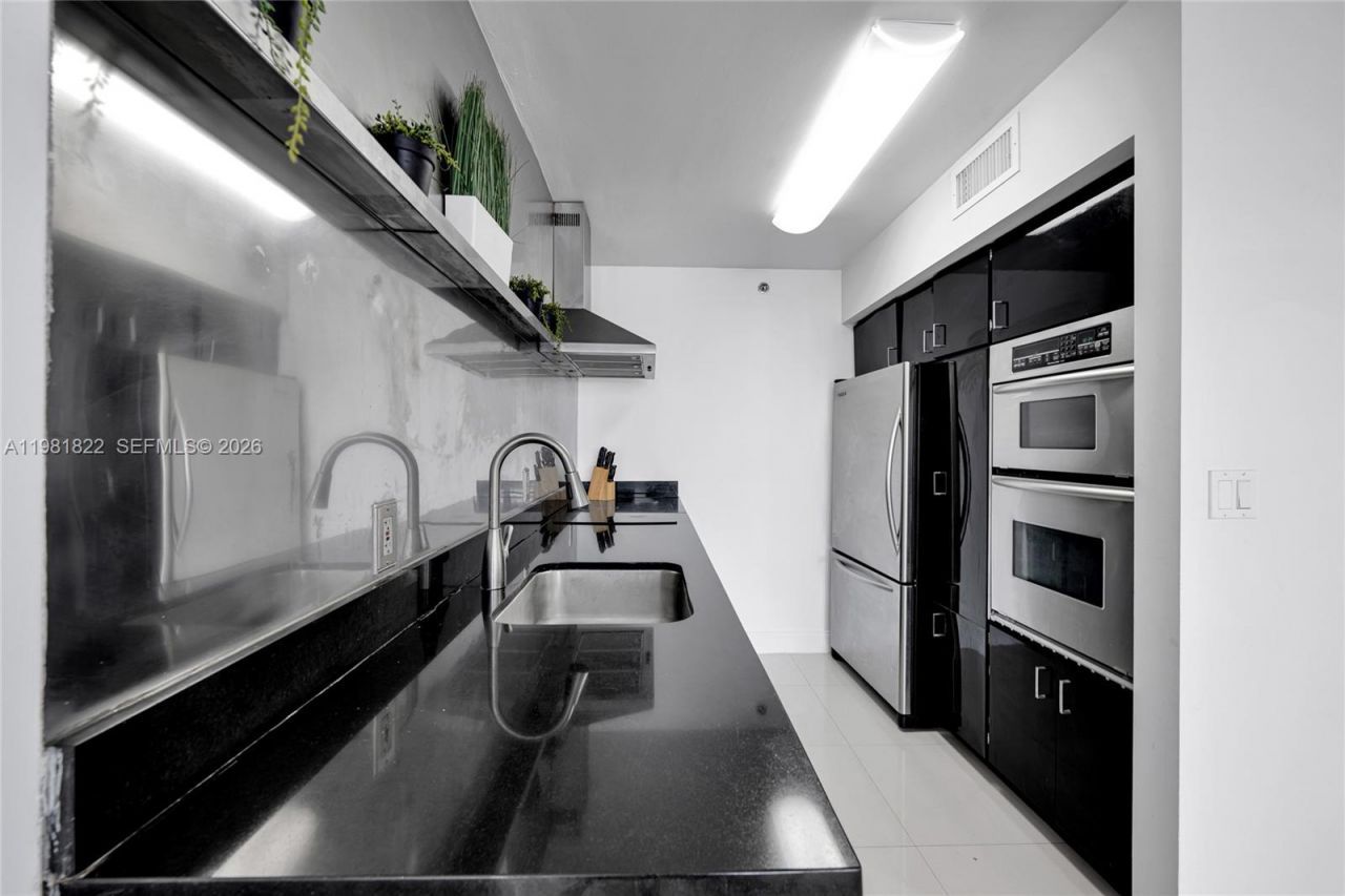 100 Lincoln Rd, Unit 1511, Miami Beach, FL 33139 Photo