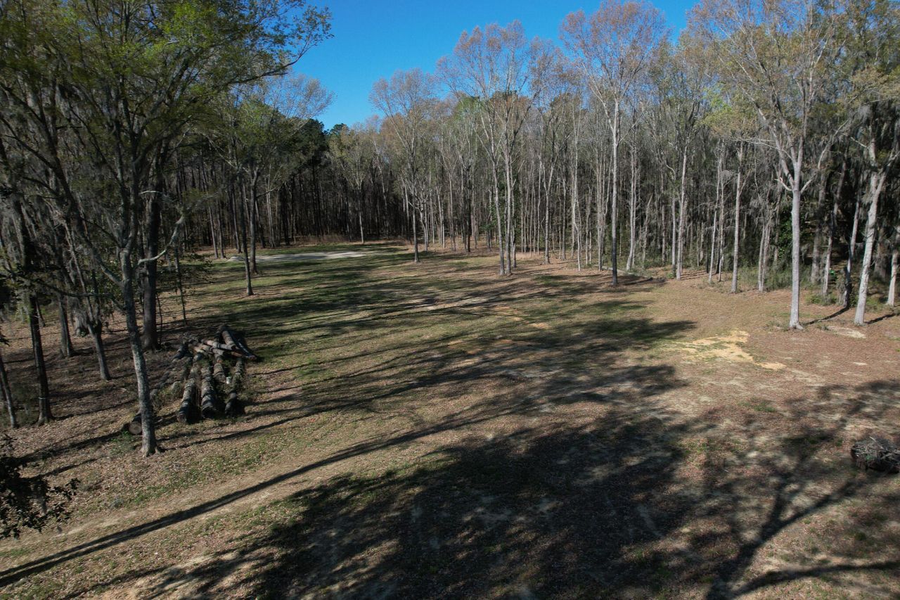 554 Point Comfort Road Photo 12