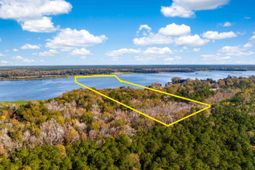 554 Point Comfort Road photo 4