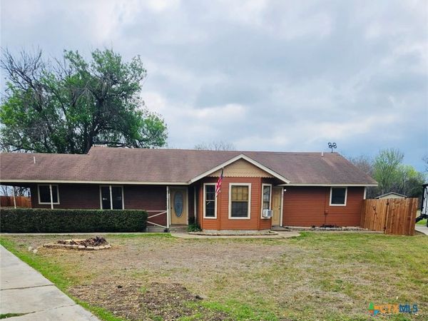 104 Plains Drive, Martindale, TX 78655