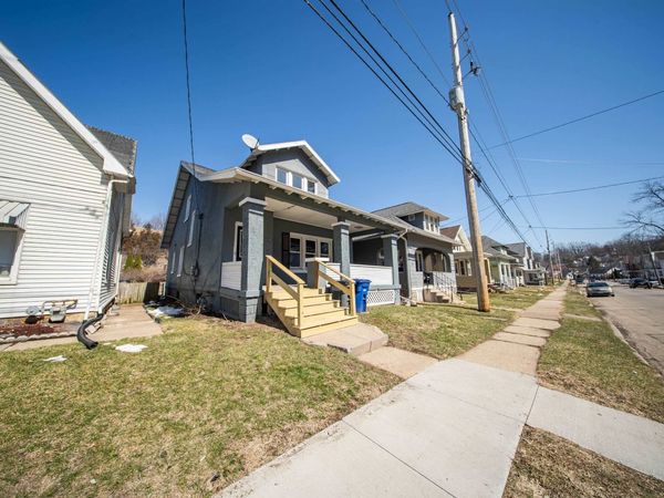 379 Kaufmann Avenue, Dubuque, IA 52002