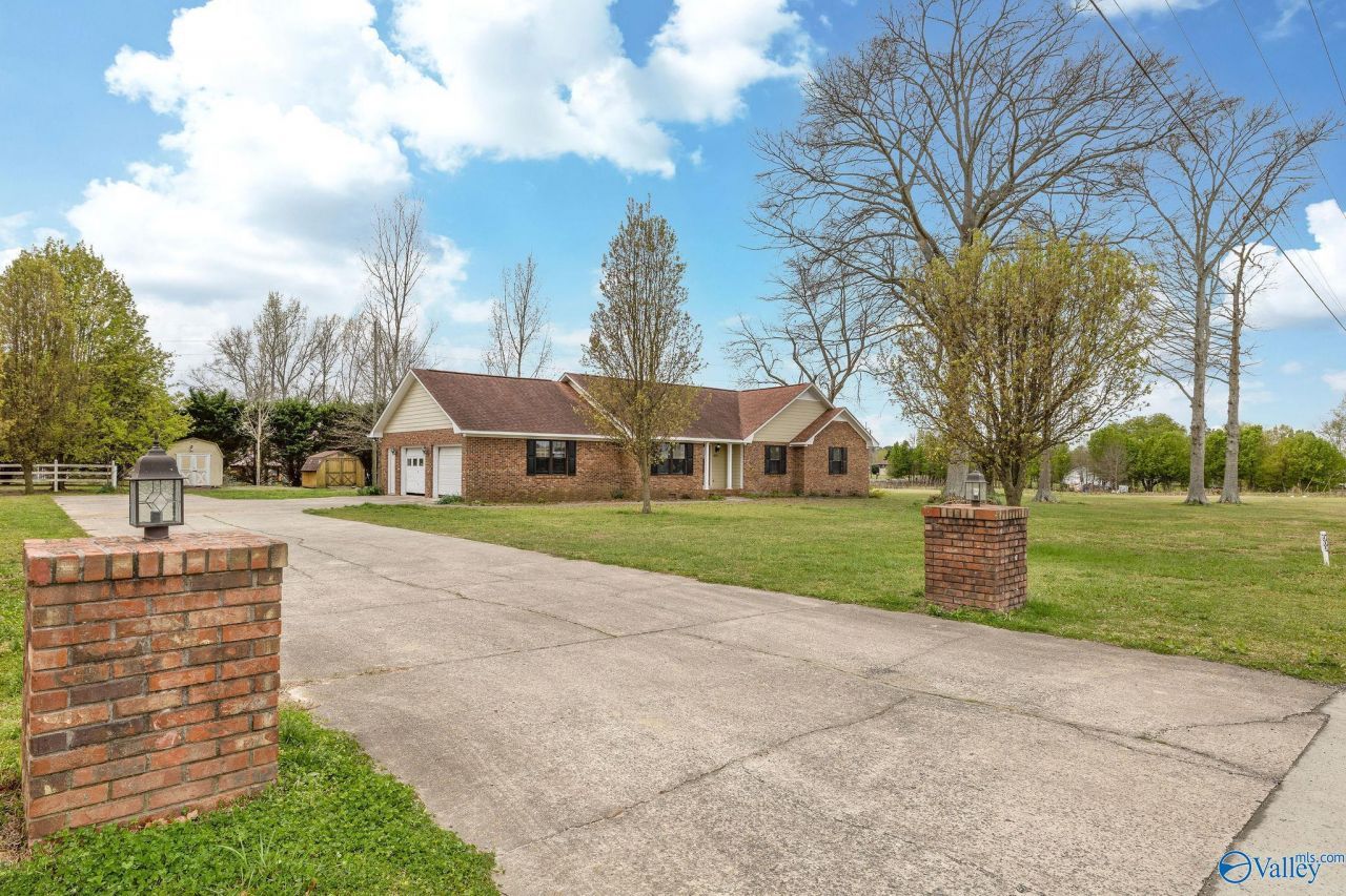 900 Section Line Road, Albertville, AL 35950 Main Photo