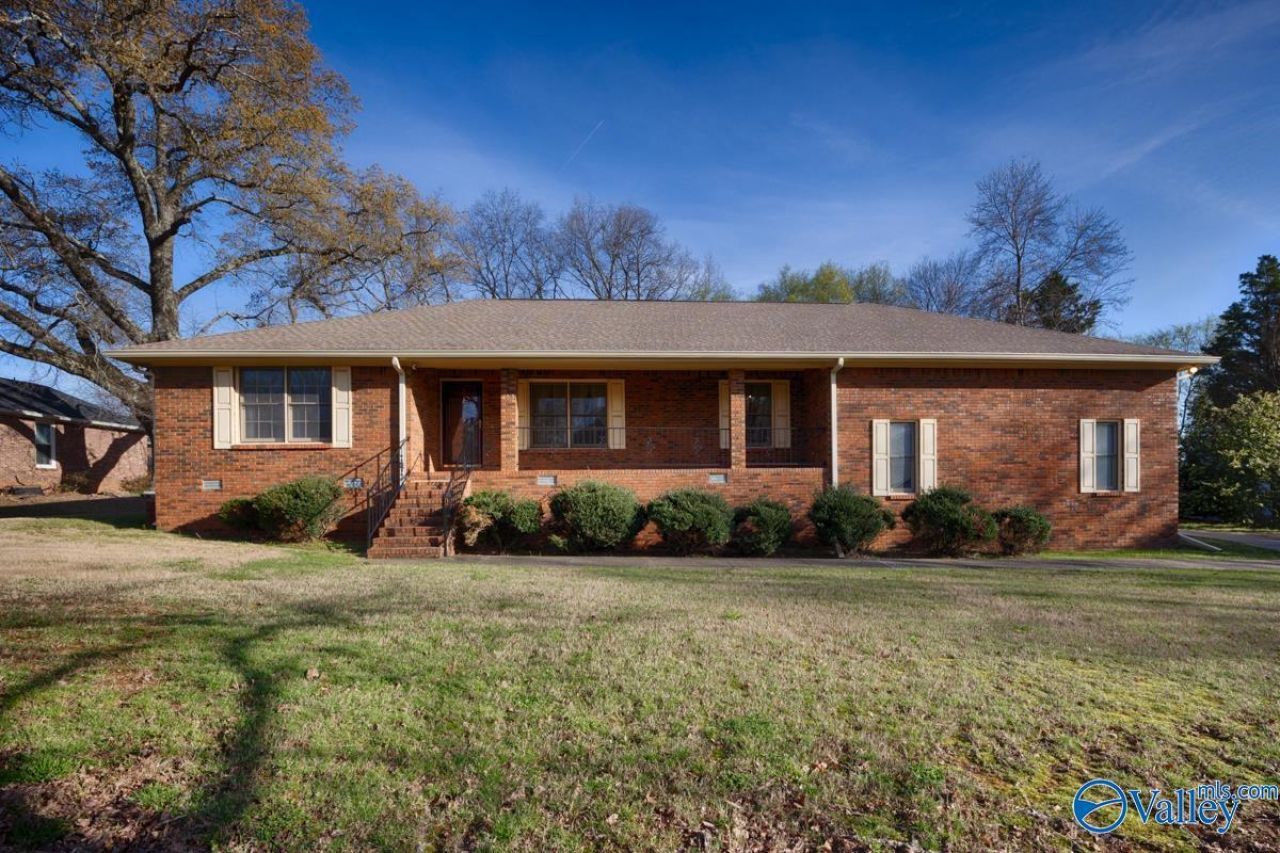 105 Oakhurst Drive, Madison, AL 35758 Main Photo