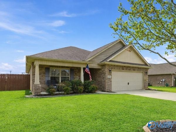 233 Olde Dogwood Trail, Priceville, AL 35603