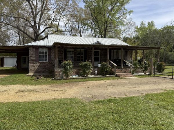 910 Cupit St., Columbia, MS 39429