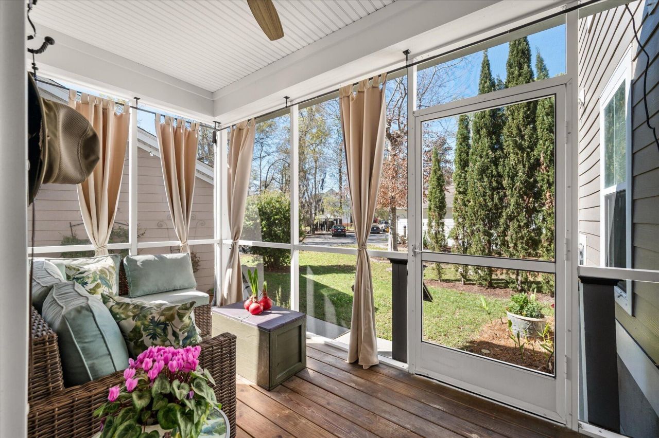 2591 Rutherford Way Photo 32