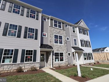 2447 SPRING WATER CIRCLE, LANCASTER, PA 17601