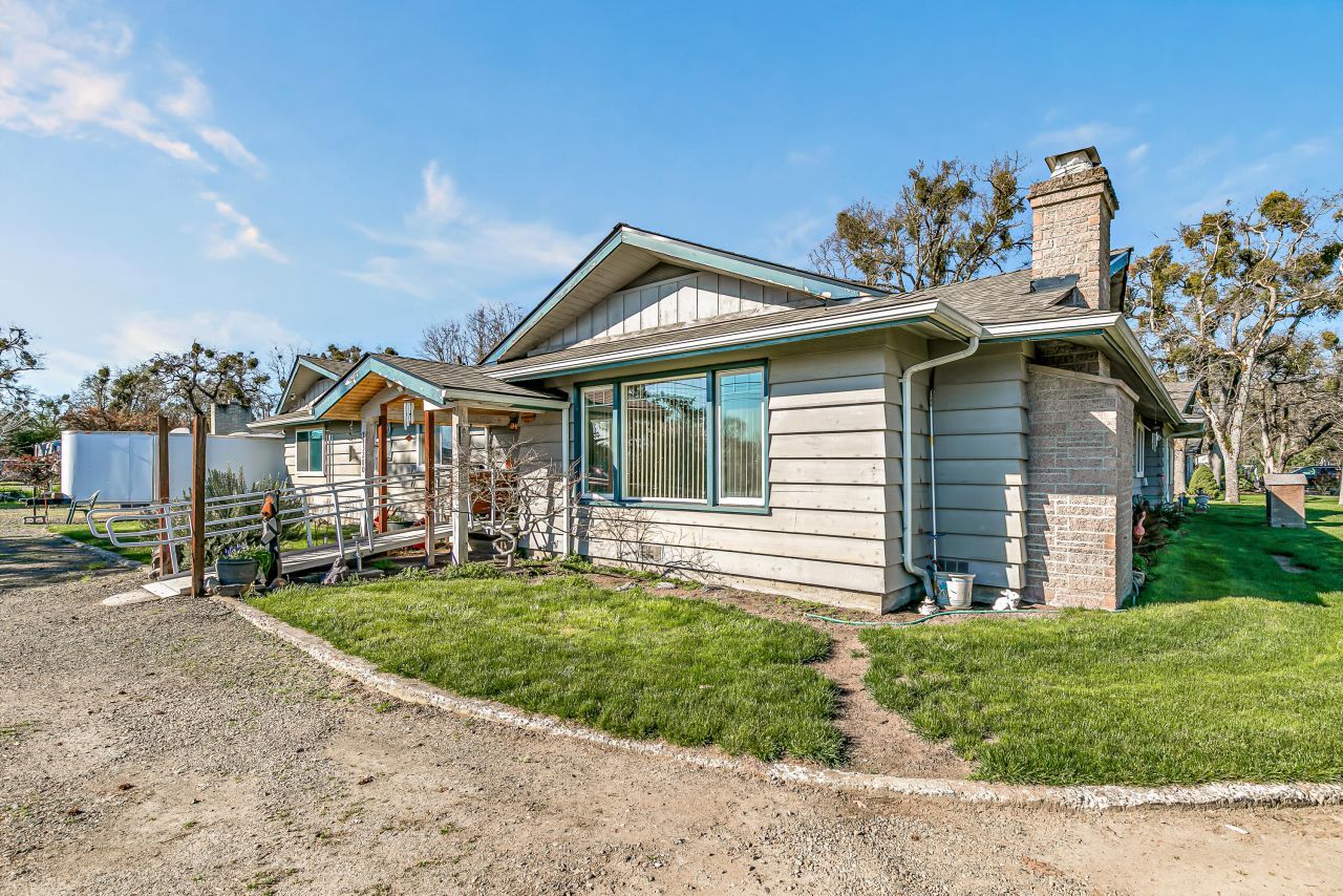 3200 Hanley Road, Central Point, OR 97502 Main Photo