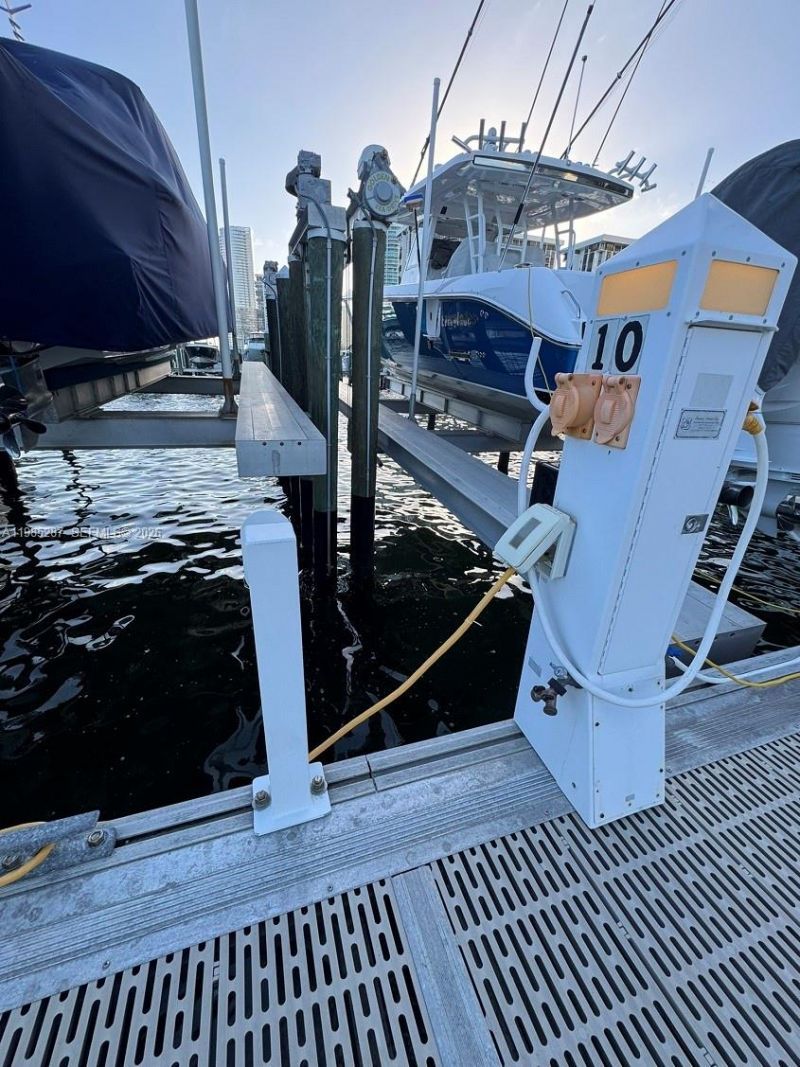 1901 Brickell Ave, Miami, FL 33129 Photo