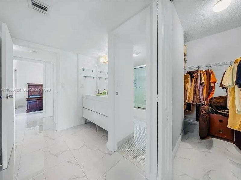 20301 W Country Club Dr , Unit 1023, Aventura, FL 33180 Photo