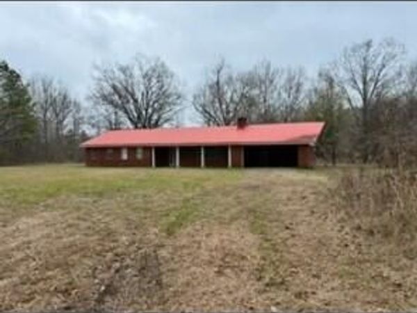 10046 Davidson Line Rd, West Point, MS 39773