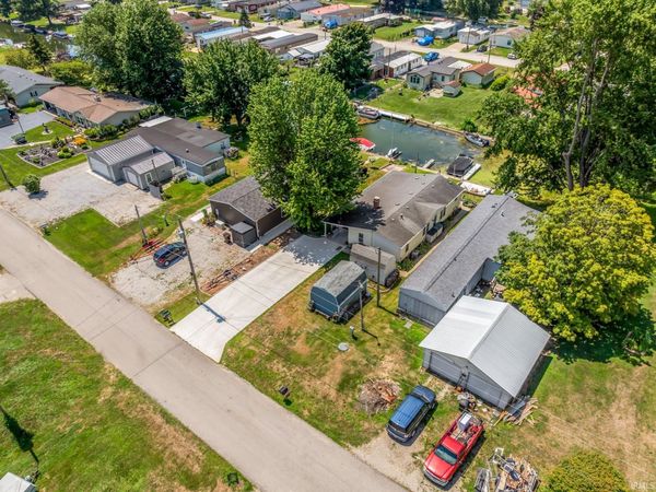 11 Ems B6a Lane, Leesburg, IN 46538