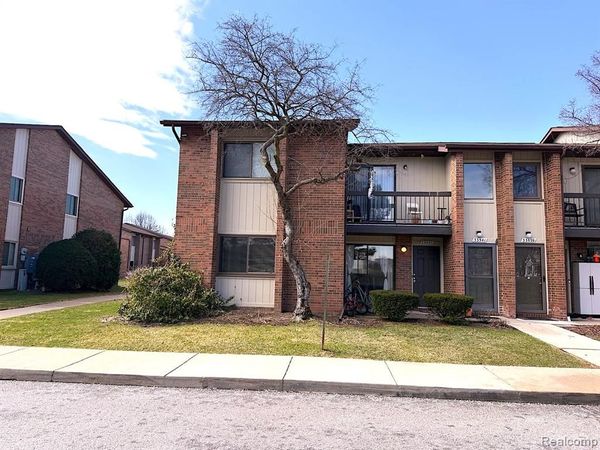 33537 Pondview Circle, Livonia, MI 48152