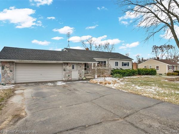 2556 N Williams Lake Rd. Road, Waterford Twp, MI 48327