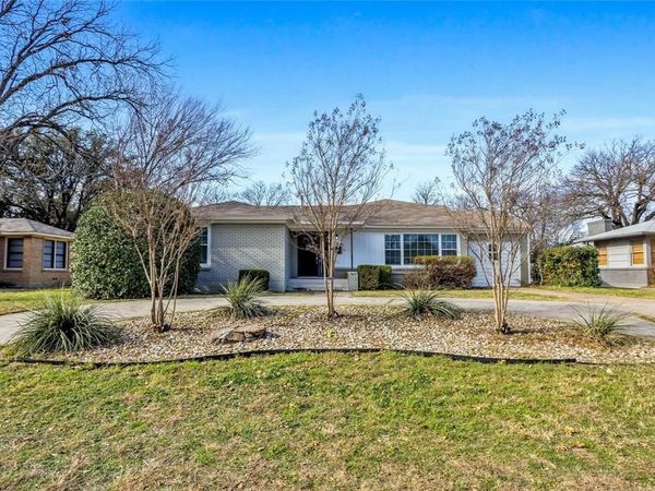 3558 South Drive , Fort Worth, TX 76109