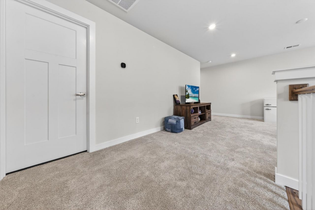 2261 Vera Way Photo 27