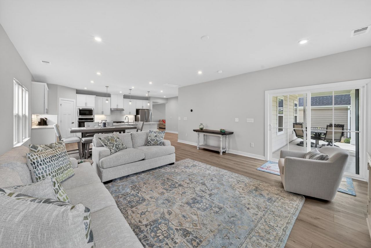 2261 Vera Way Photo 4