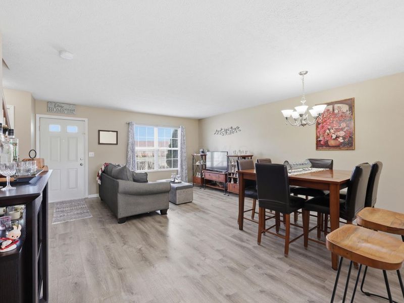 978 Hartford Village Boulevard, Columbus, OH 43228 Photo 12