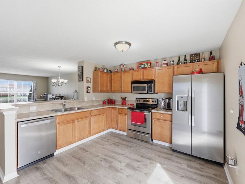 978 Hartford Village Boulevard, Columbus, OH 43228 Photo 14