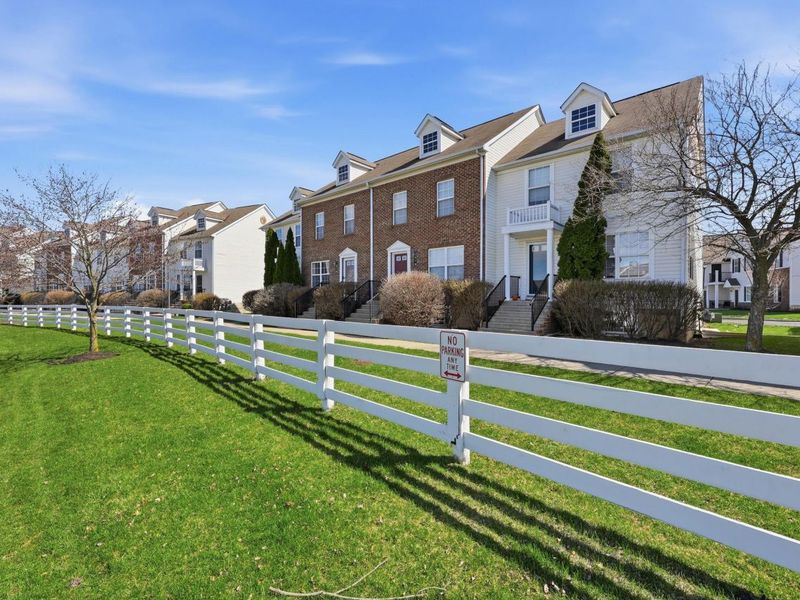 978 Hartford Village Boulevard, Columbus, OH 43228 Photo 4