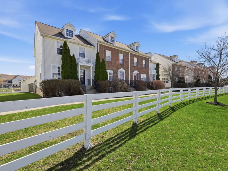 978 Hartford Village Boulevard, Columbus, OH 43228 Photo 5