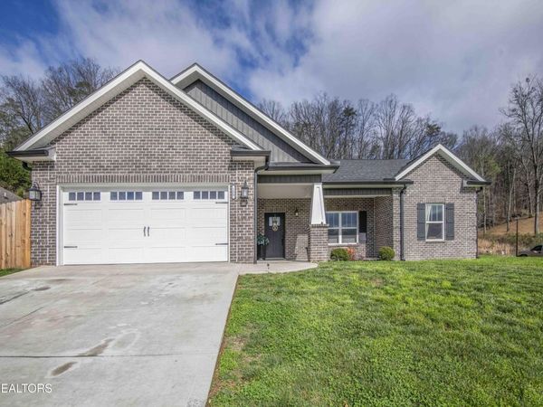 100 Claude Steadman Place, Clinton, TN 37716