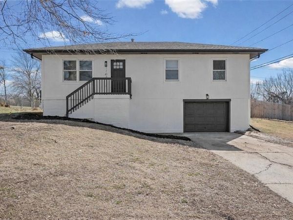 1707 Stacy Road, Harrisonville, MO 64701