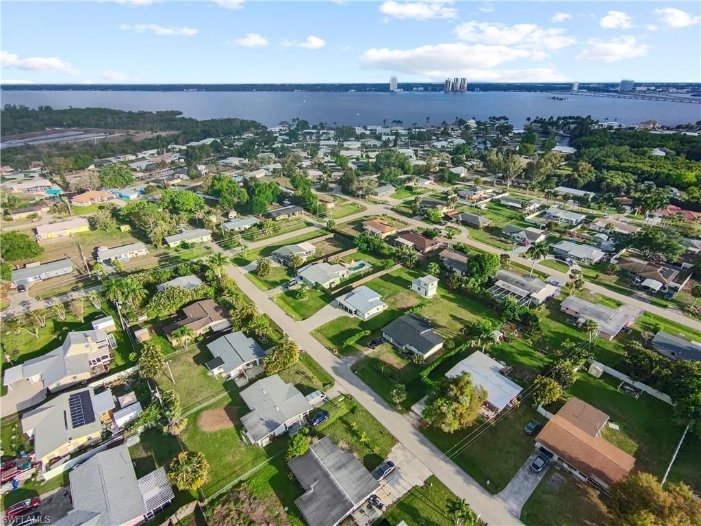 48 Victoria Dr , North Fort Myers, FL 33917 Photo