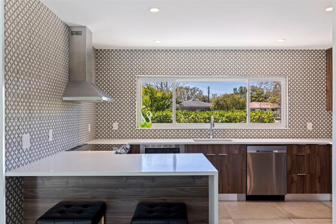 259 Mineola Drive E, Belleair Bluffs, FL 33770 Photo