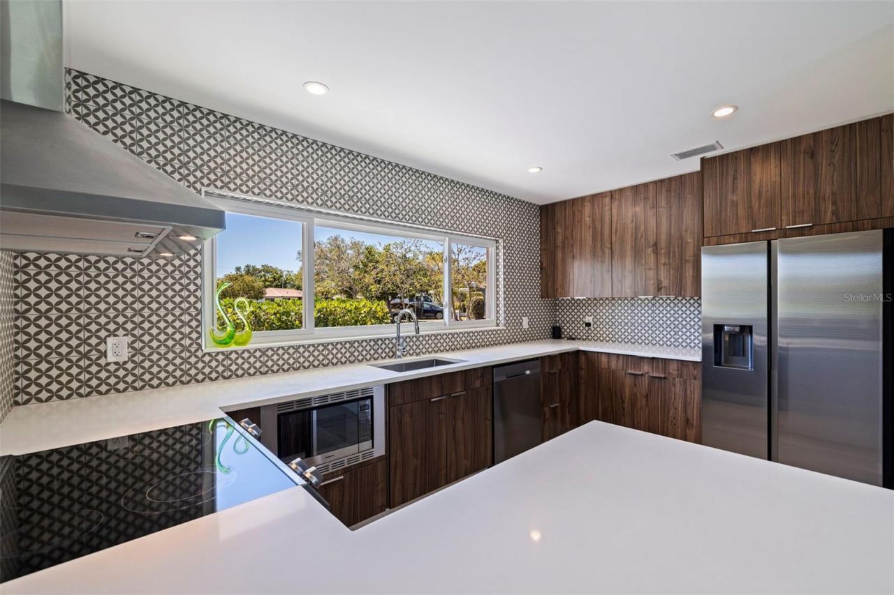 259 Mineola Drive E, Belleair Bluffs, FL 33770 Photo