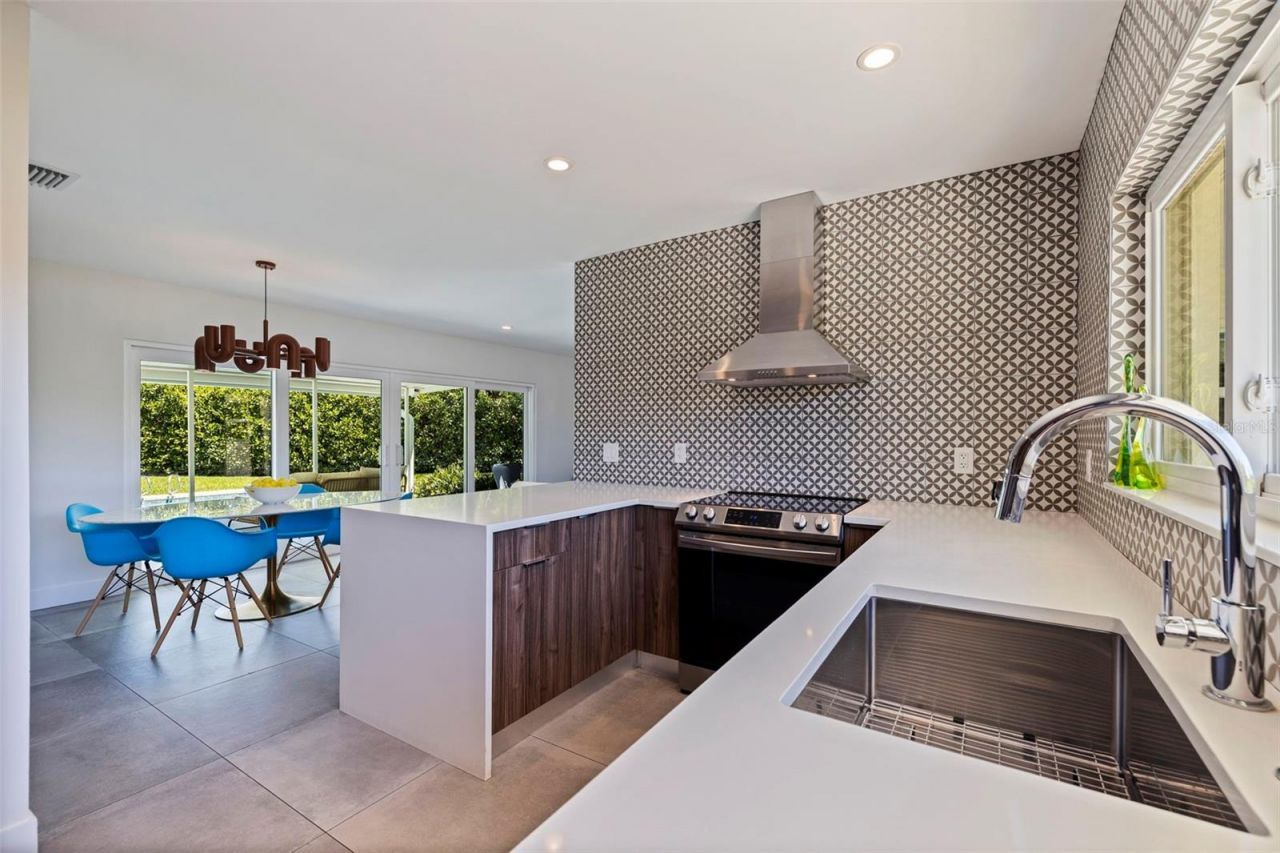 259 Mineola Drive E, Belleair Bluffs, FL 33770 Photo