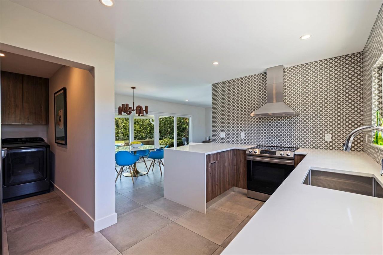 259 Mineola Drive E, Belleair Bluffs, FL 33770 Photo