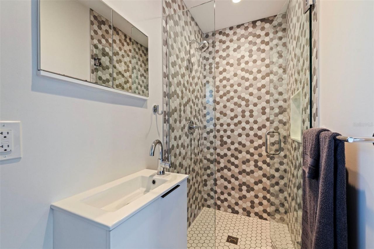 259 Mineola Drive E, Belleair Bluffs, FL 33770 Photo