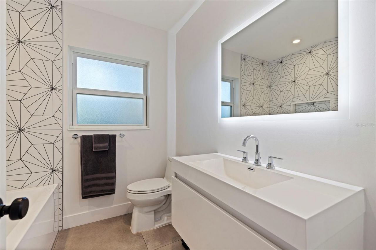 259 Mineola Drive E, Belleair Bluffs, FL 33770 Photo