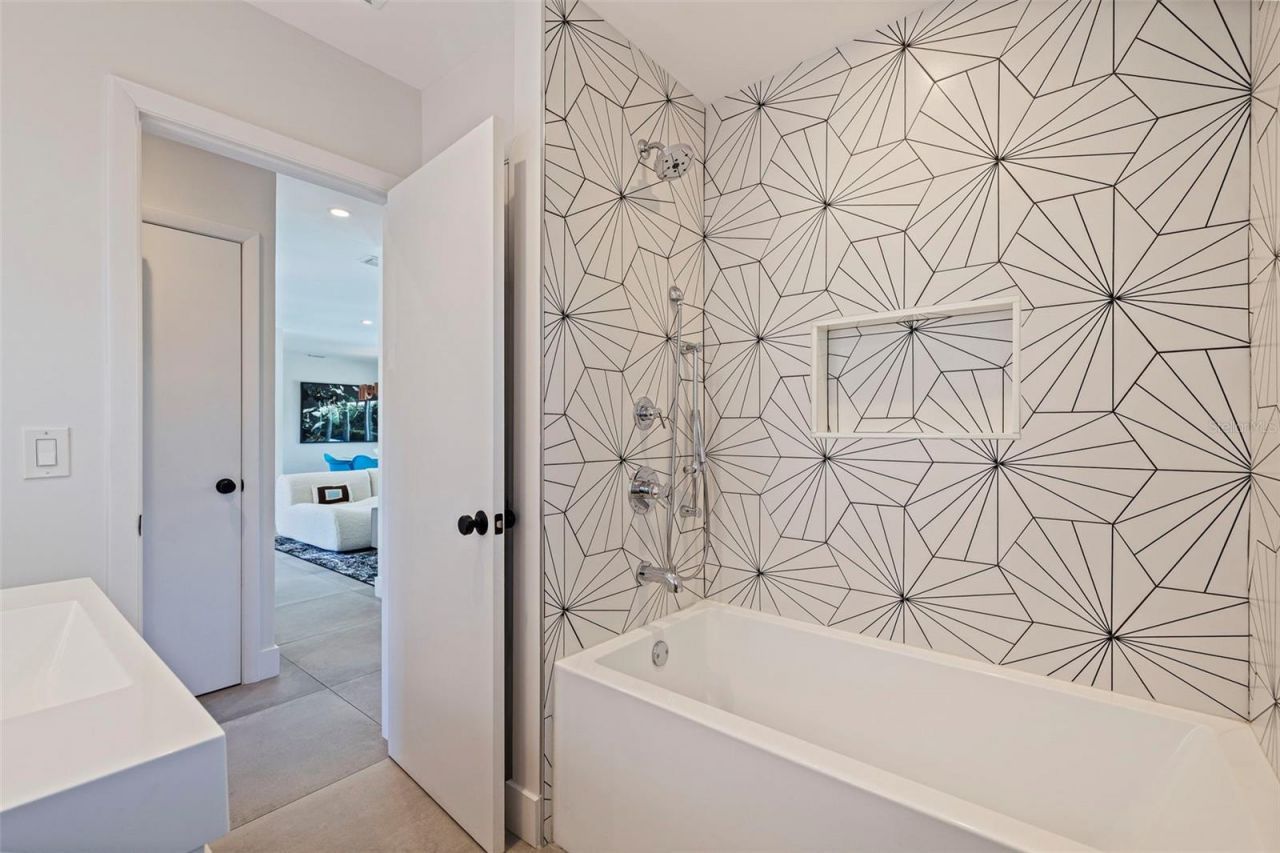 259 Mineola Drive E, Belleair Bluffs, FL 33770 Photo