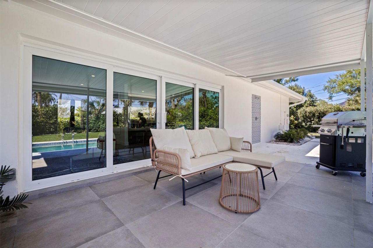 259 Mineola Drive E, Belleair Bluffs, FL 33770 Photo