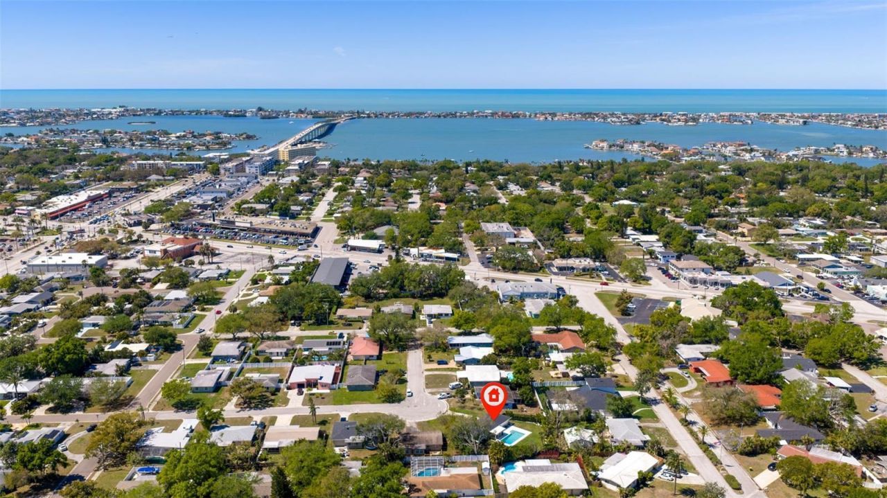 259 Mineola Drive E, Belleair Bluffs, FL 33770 Photo