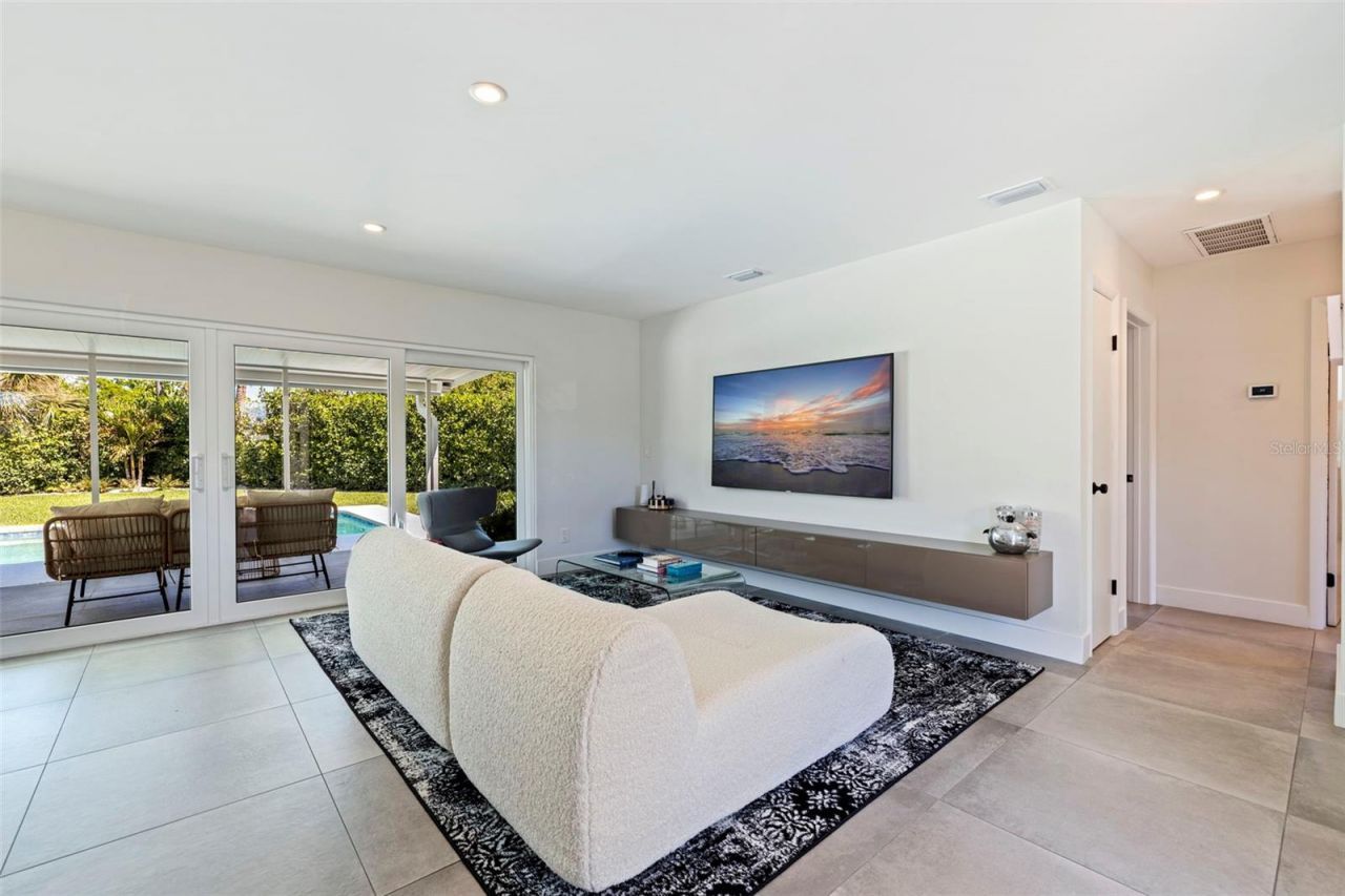 259 Mineola Drive E, Belleair Bluffs, FL 33770 Photo