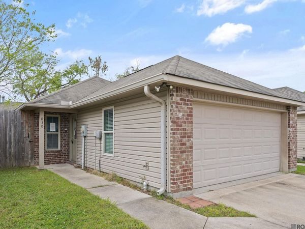 830 Sedona Pines Dr, Baton Rouge, LA 70816