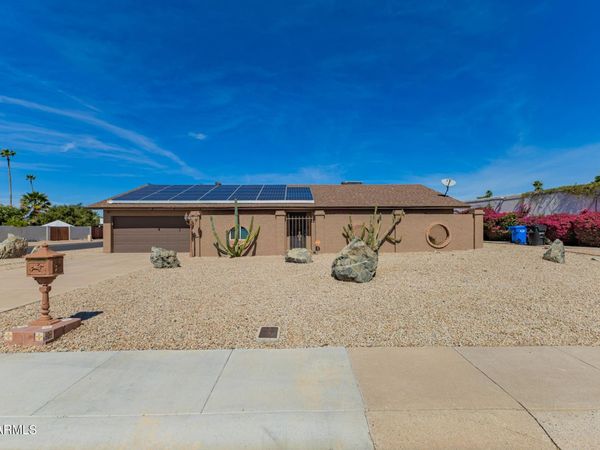 2902 E CLAIRE Drive, Phoenix, AZ 85032