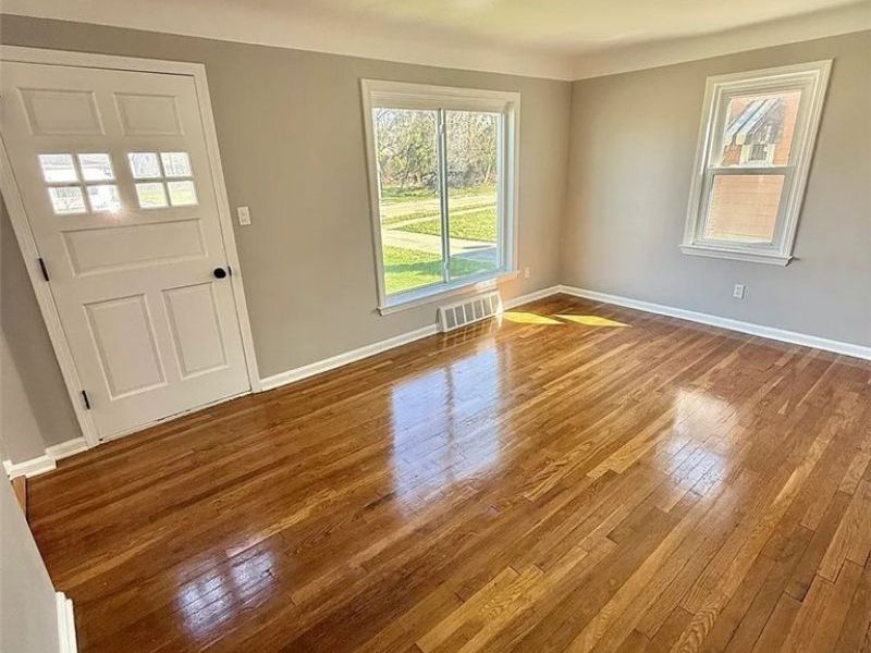 6903 Luelda Avenue , Parma, OH 44129 Photo 4