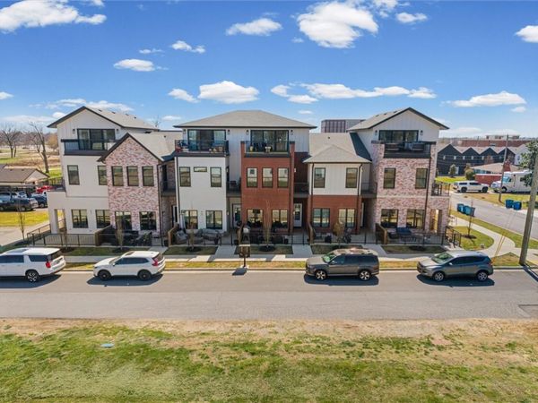 533 SW 5th Street, Bentonville, AR 72712